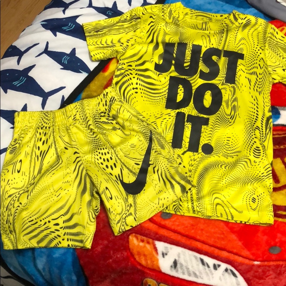 Brand new - Nike boys outfit